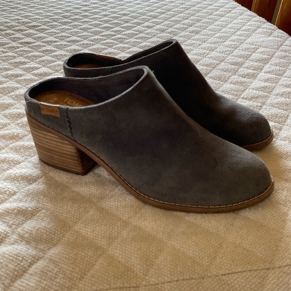 Toms Shoes - Women’s TOMS size 8 Mules